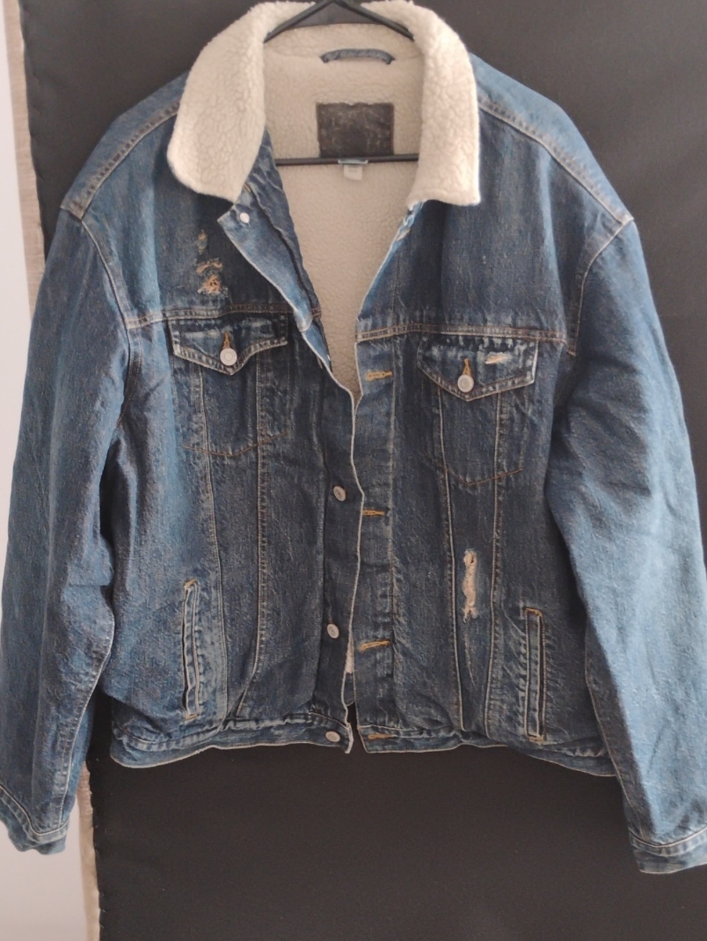 Old Navy Blue Distressed Denim Jacket with Cream Sherpa Lining✨🤩